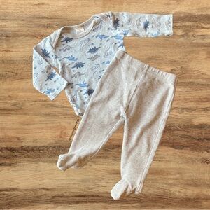 little beginnings Long Sleeve Dinosaurs Bodysuit and Pant 6-9m